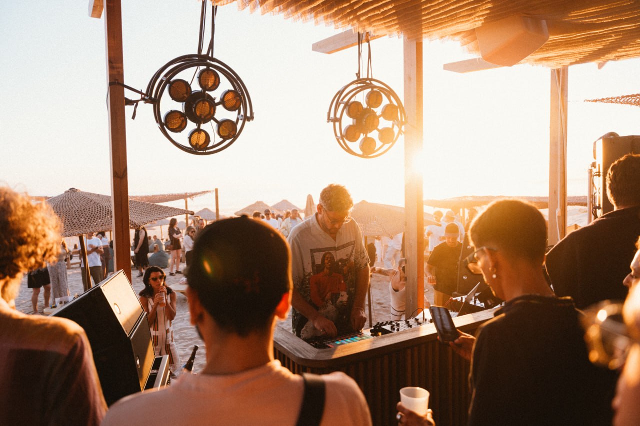 Nuua Invites DJ Sunset